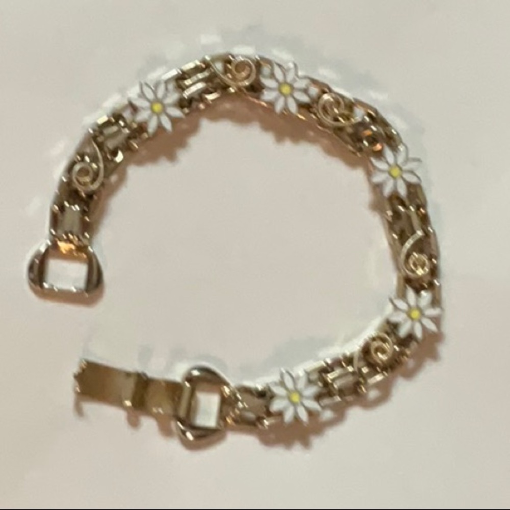 Estate Find Gold Toned Metal Enamel Daisy Bracelet Vintage Unsigned Well Made - Picture 9 of 16